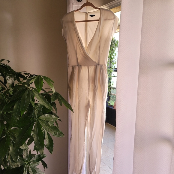 Theory silk jumpsuit size 10 fits like 8 - Picture 3 of 13